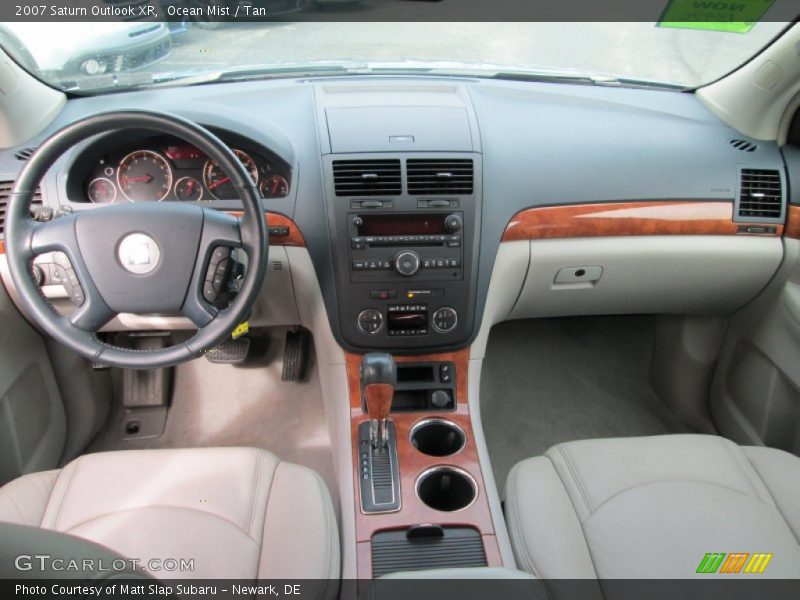Ocean Mist / Tan 2007 Saturn Outlook XR