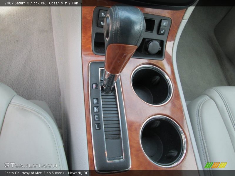 Ocean Mist / Tan 2007 Saturn Outlook XR