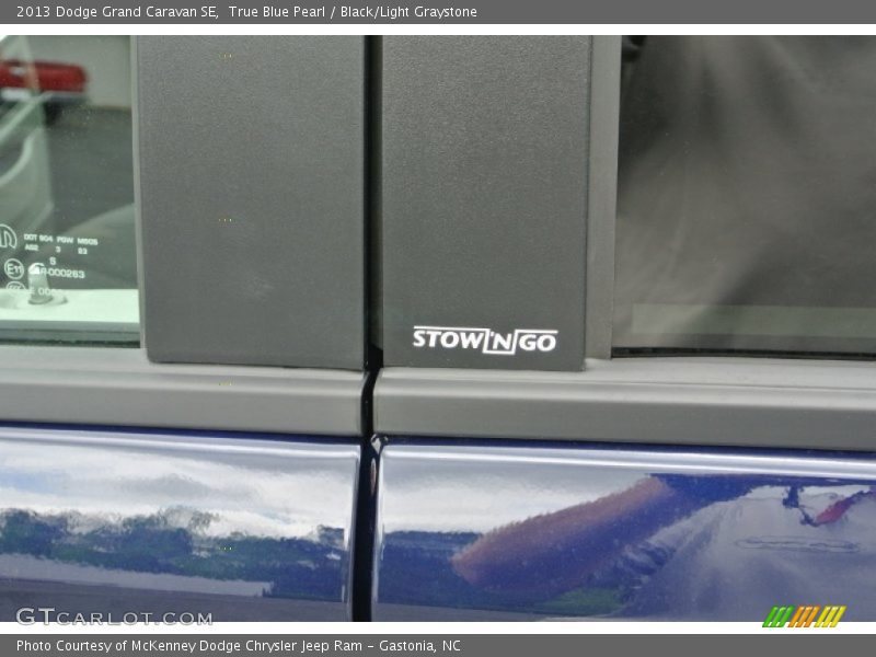 True Blue Pearl / Black/Light Graystone 2013 Dodge Grand Caravan SE