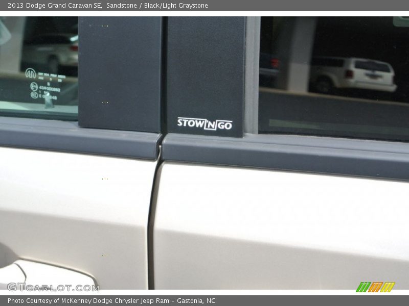 Sandstone / Black/Light Graystone 2013 Dodge Grand Caravan SE