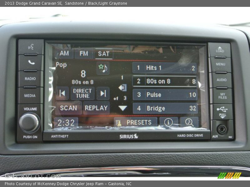 Sandstone / Black/Light Graystone 2013 Dodge Grand Caravan SE