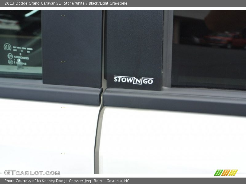 Stone White / Black/Light Graystone 2013 Dodge Grand Caravan SE