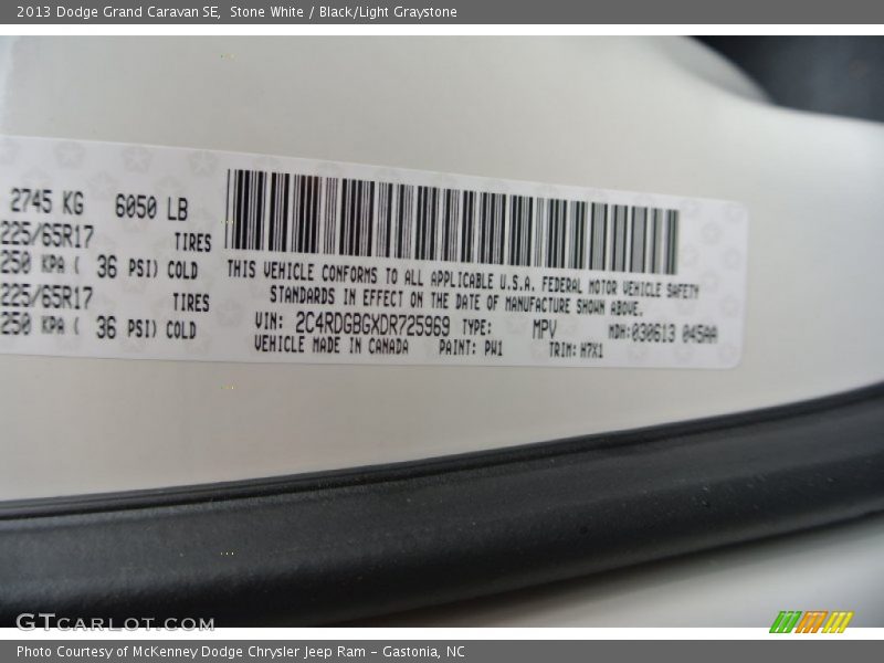 Stone White / Black/Light Graystone 2013 Dodge Grand Caravan SE