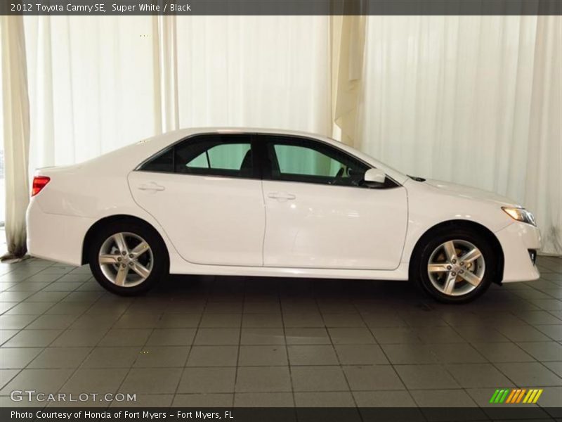 Super White / Black 2012 Toyota Camry SE