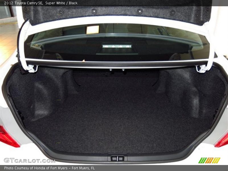 Super White / Black 2012 Toyota Camry SE