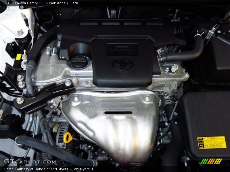 Super White / Black 2012 Toyota Camry SE
