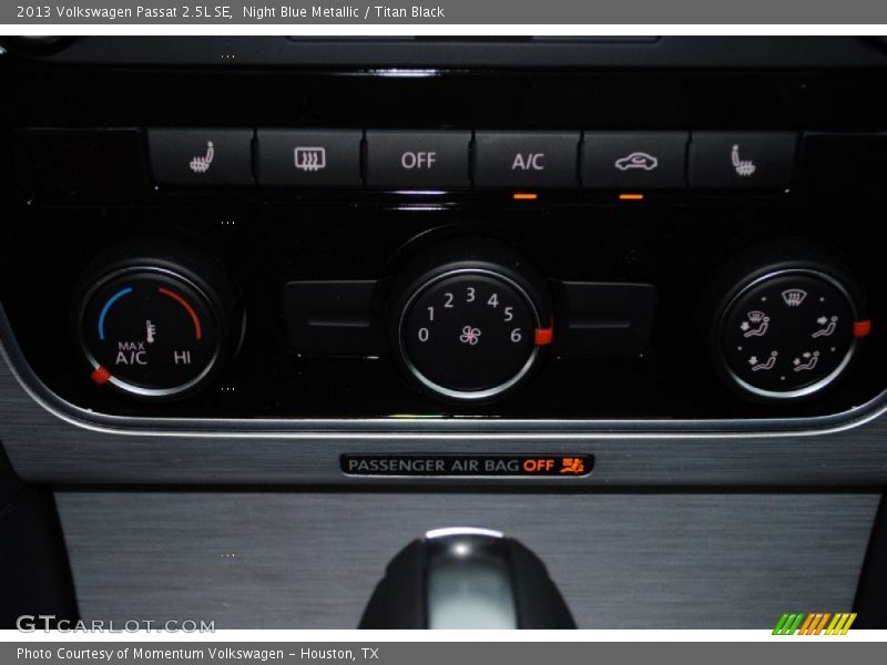 Night Blue Metallic / Titan Black 2013 Volkswagen Passat 2.5L SE