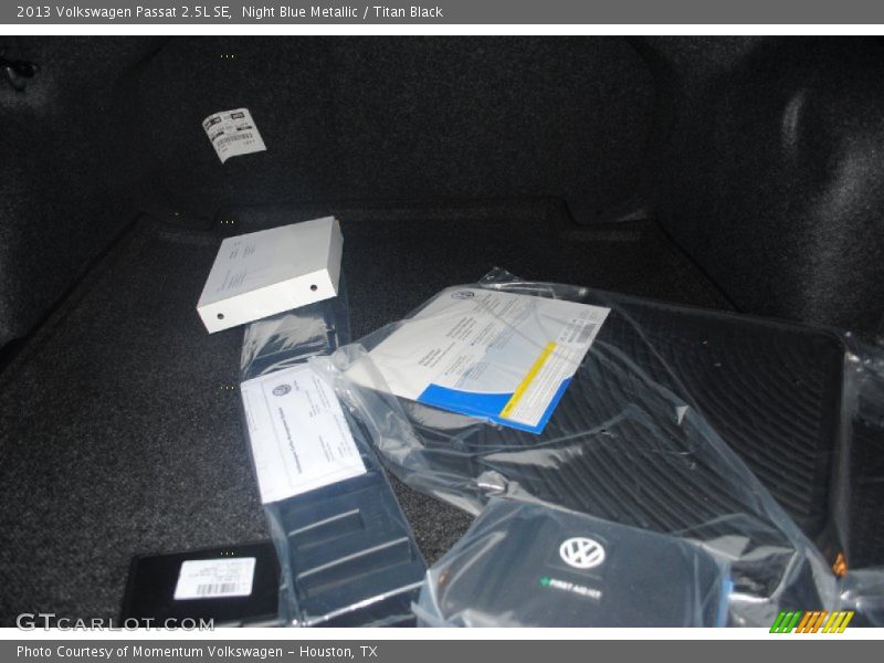Night Blue Metallic / Titan Black 2013 Volkswagen Passat 2.5L SE