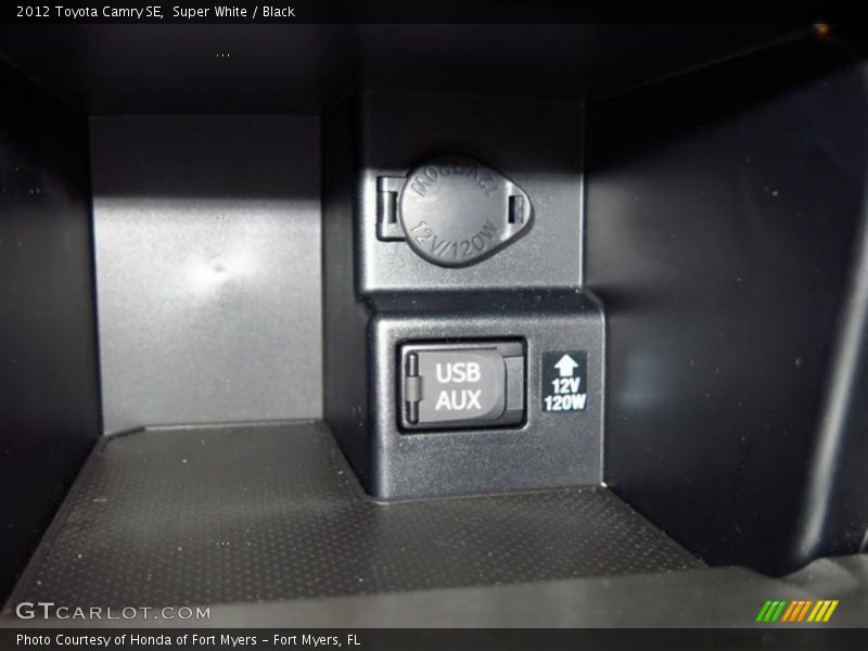 Super White / Black 2012 Toyota Camry SE