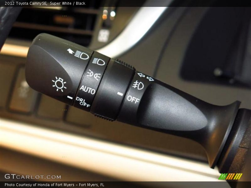 Super White / Black 2012 Toyota Camry SE