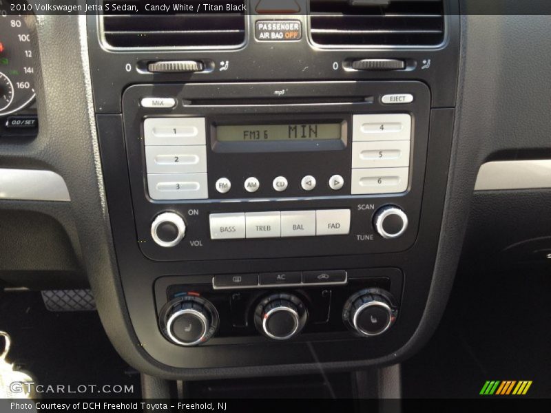 Candy White / Titan Black 2010 Volkswagen Jetta S Sedan
