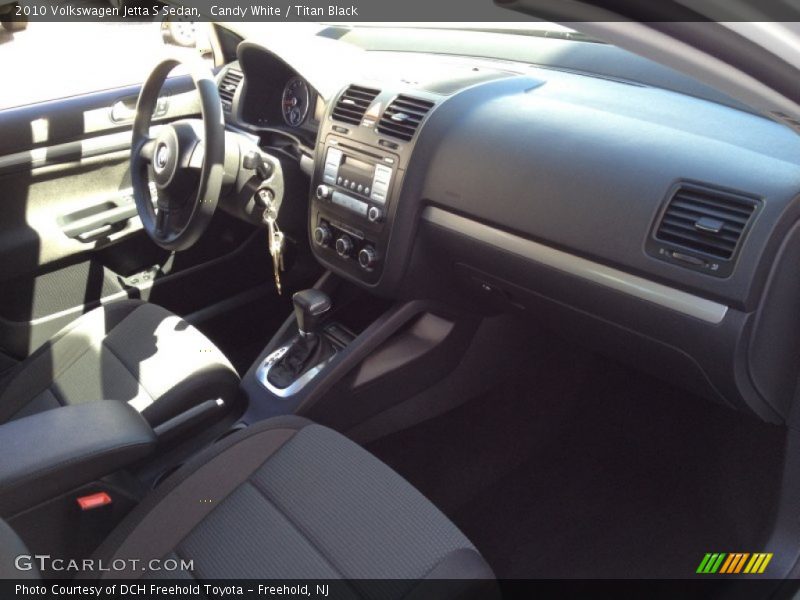 Candy White / Titan Black 2010 Volkswagen Jetta S Sedan