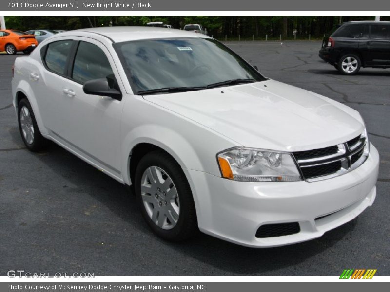 New Bright White / Black 2013 Dodge Avenger SE