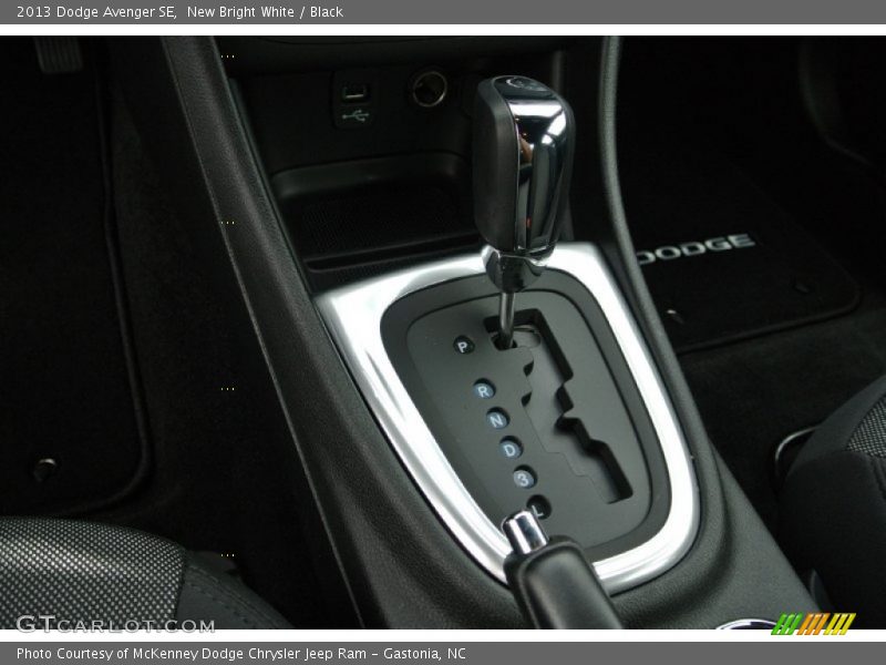New Bright White / Black 2013 Dodge Avenger SE