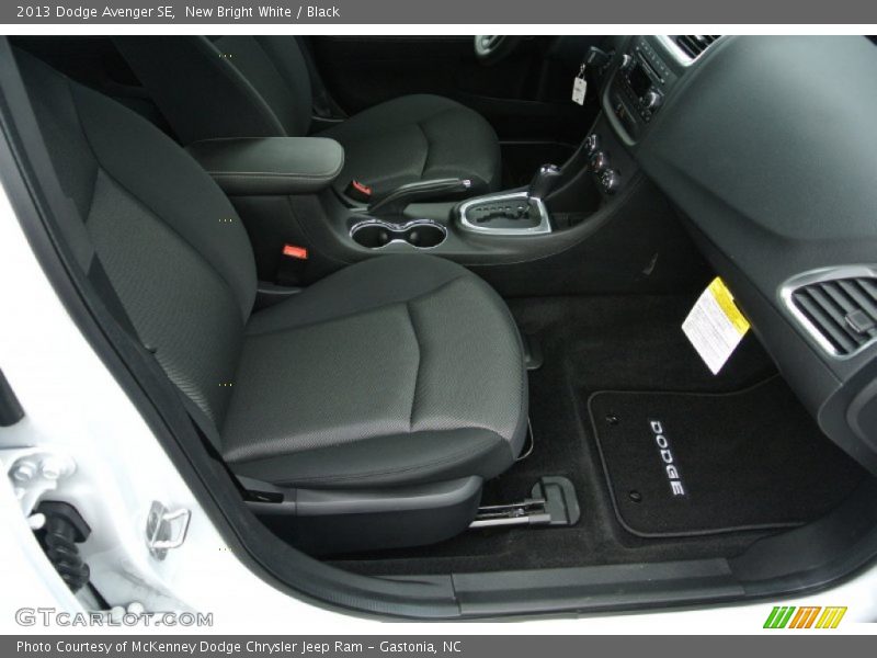 New Bright White / Black 2013 Dodge Avenger SE