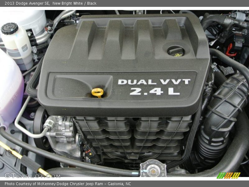 New Bright White / Black 2013 Dodge Avenger SE