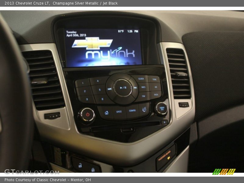 Champagne Silver Metallic / Jet Black 2013 Chevrolet Cruze LT