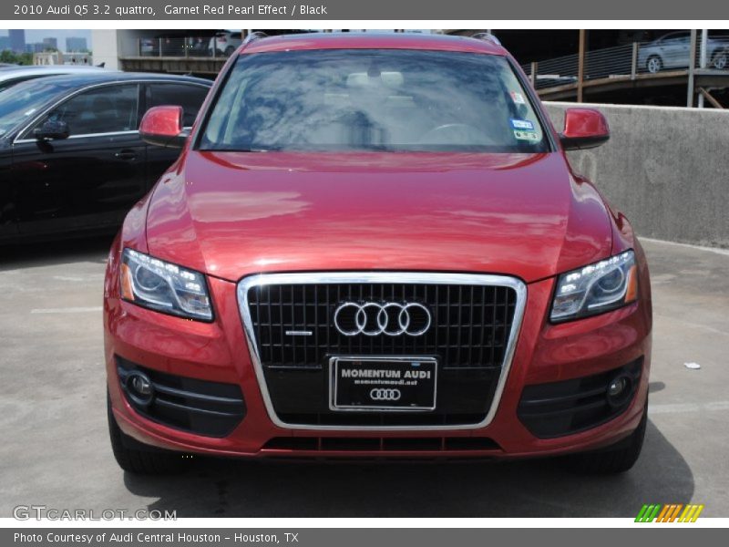 Garnet Red Pearl Effect / Black 2010 Audi Q5 3.2 quattro