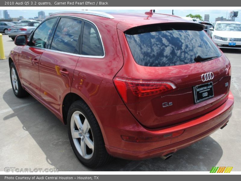 Garnet Red Pearl Effect / Black 2010 Audi Q5 3.2 quattro