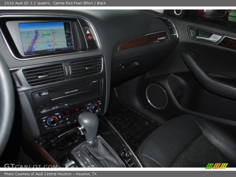 Garnet Red Pearl Effect / Black 2010 Audi Q5 3.2 quattro