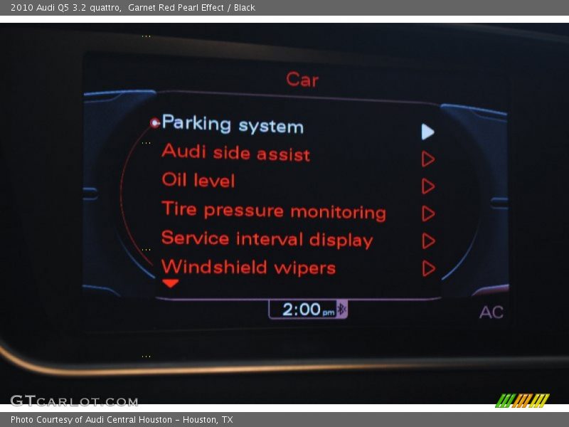 Garnet Red Pearl Effect / Black 2010 Audi Q5 3.2 quattro