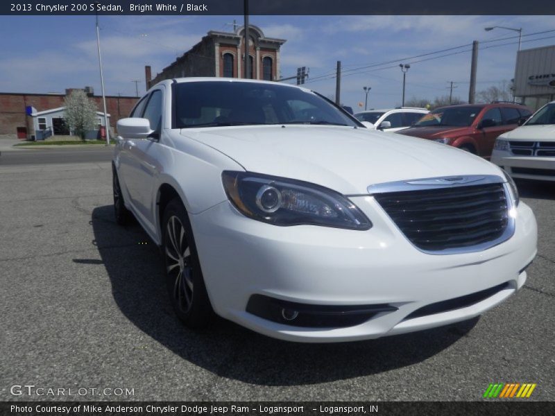 Bright White / Black 2013 Chrysler 200 S Sedan