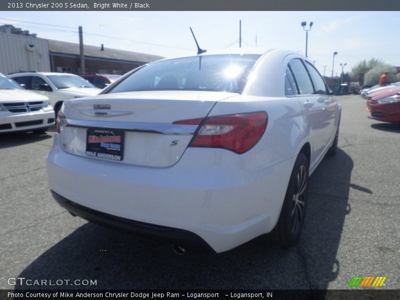 Bright White / Black 2013 Chrysler 200 S Sedan