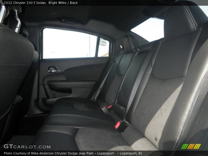 Bright White / Black 2013 Chrysler 200 S Sedan