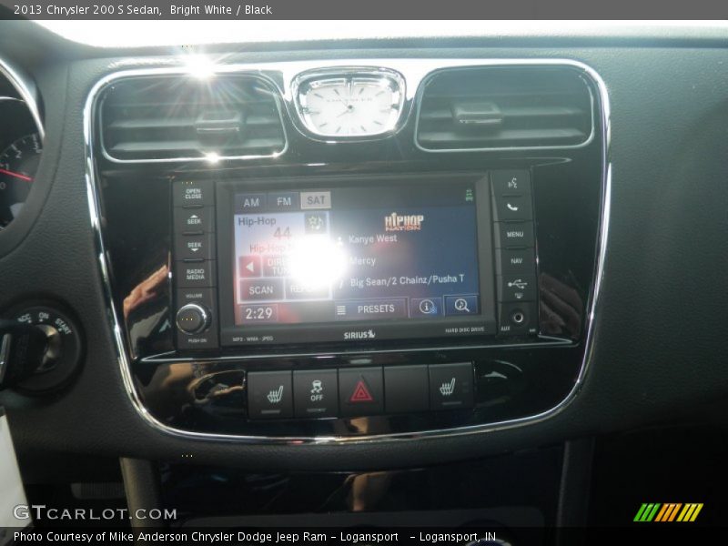 Bright White / Black 2013 Chrysler 200 S Sedan