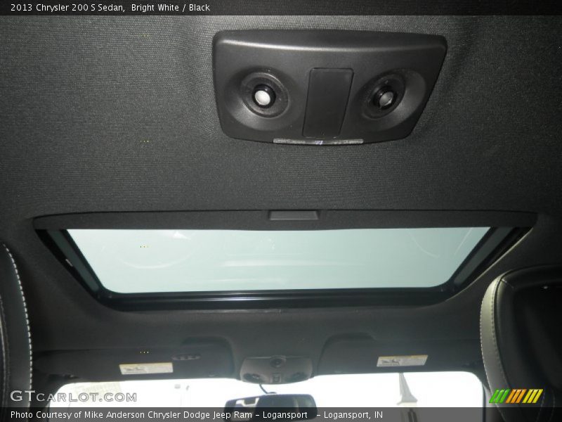 Bright White / Black 2013 Chrysler 200 S Sedan