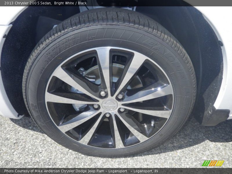 Bright White / Black 2013 Chrysler 200 S Sedan
