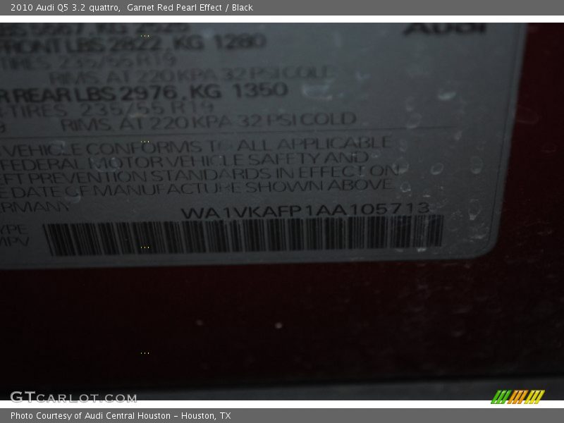 Garnet Red Pearl Effect / Black 2010 Audi Q5 3.2 quattro