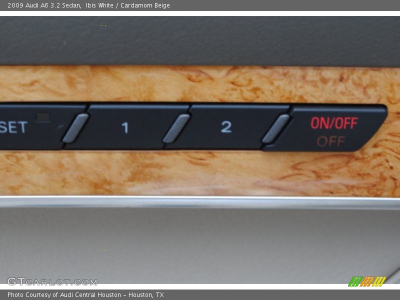 Controls of 2009 A6 3.2 Sedan