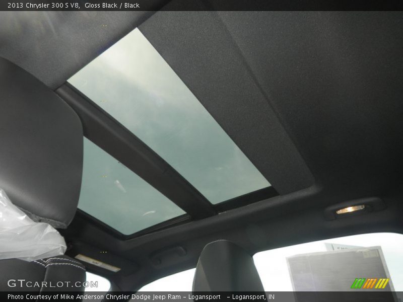 Gloss Black / Black 2013 Chrysler 300 S V8