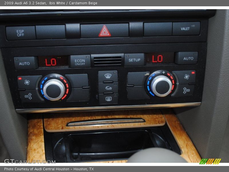 Controls of 2009 A6 3.2 Sedan