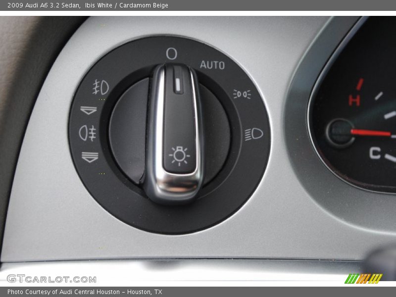 Controls of 2009 A6 3.2 Sedan
