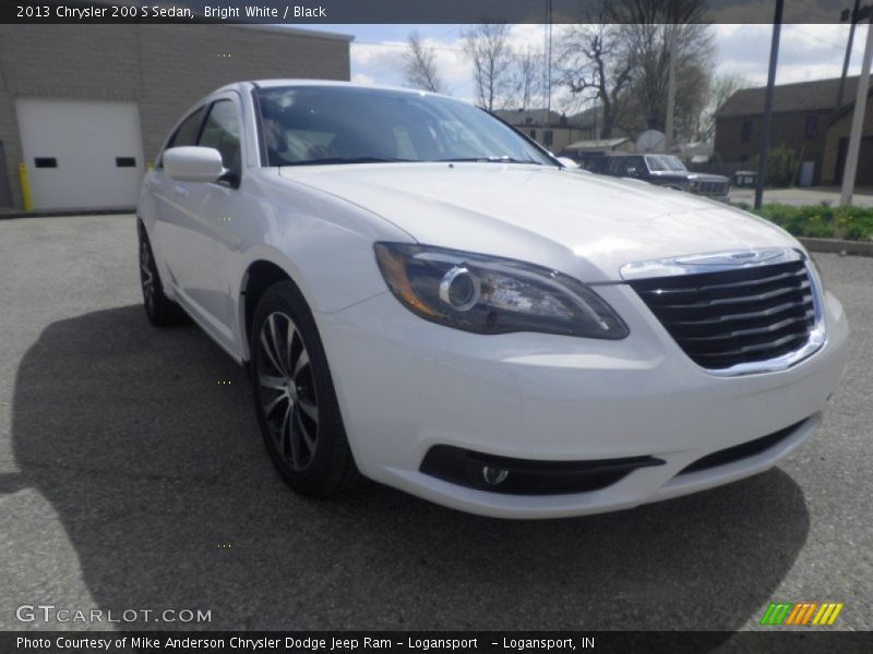 Bright White / Black 2013 Chrysler 200 S Sedan