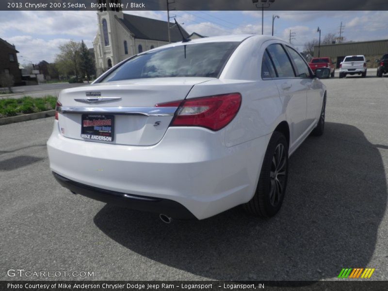 Bright White / Black 2013 Chrysler 200 S Sedan