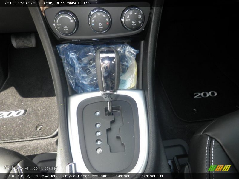 Bright White / Black 2013 Chrysler 200 S Sedan