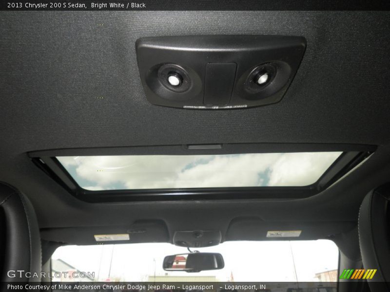 Bright White / Black 2013 Chrysler 200 S Sedan