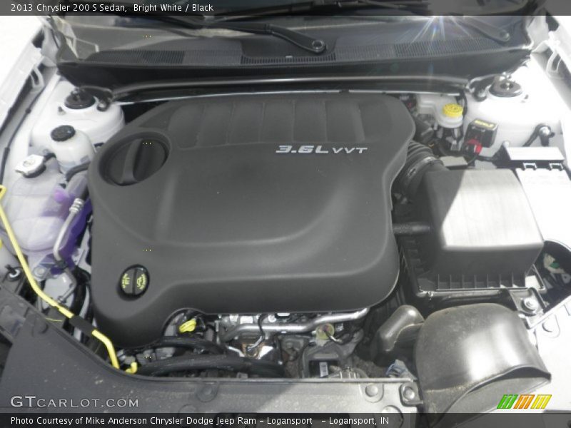 Bright White / Black 2013 Chrysler 200 S Sedan