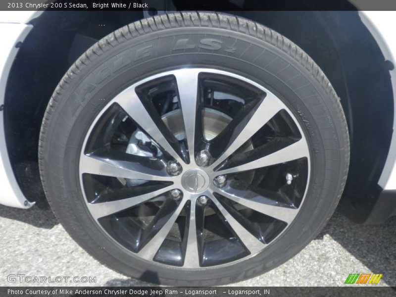Bright White / Black 2013 Chrysler 200 S Sedan