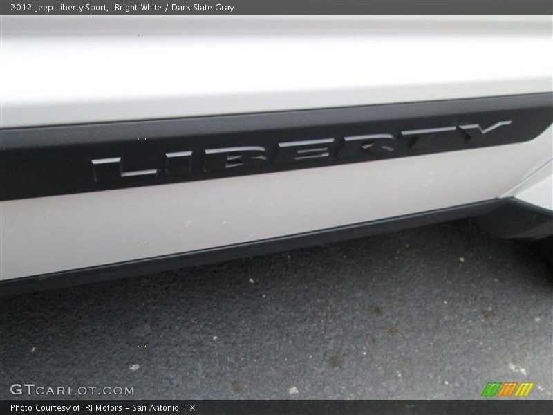 Bright White / Dark Slate Gray 2012 Jeep Liberty Sport