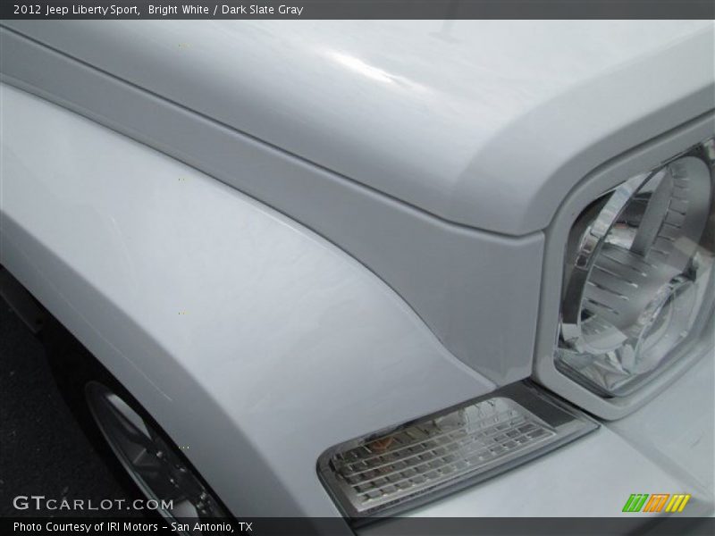 Bright White / Dark Slate Gray 2012 Jeep Liberty Sport