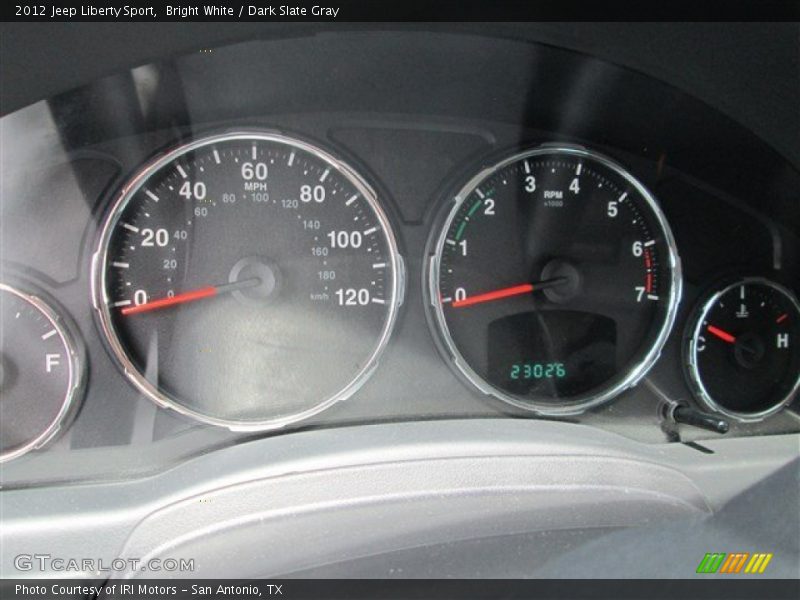 Bright White / Dark Slate Gray 2012 Jeep Liberty Sport