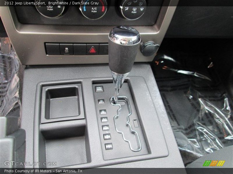 Bright White / Dark Slate Gray 2012 Jeep Liberty Sport