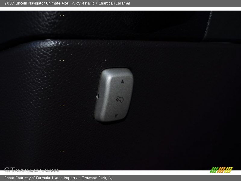 Alloy Metallic / Charcoal/Caramel 2007 Lincoln Navigator Ultimate 4x4