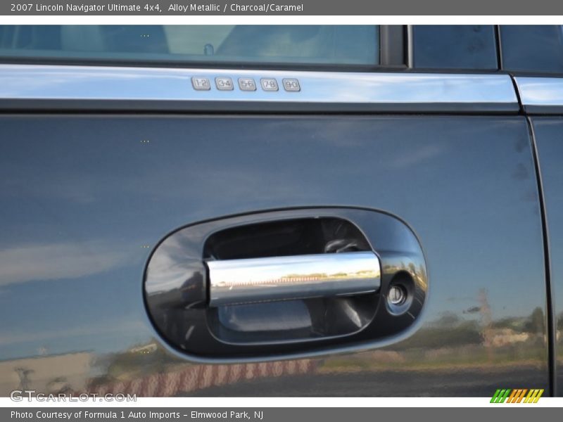 Alloy Metallic / Charcoal/Caramel 2007 Lincoln Navigator Ultimate 4x4
