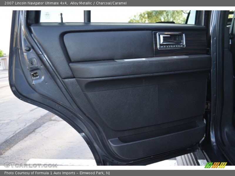 Alloy Metallic / Charcoal/Caramel 2007 Lincoln Navigator Ultimate 4x4
