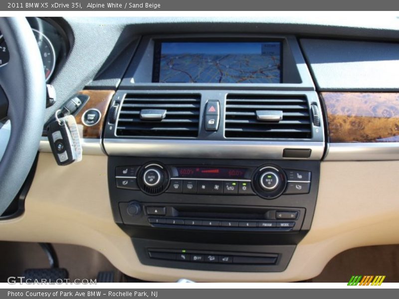 Alpine White / Sand Beige 2011 BMW X5 xDrive 35i